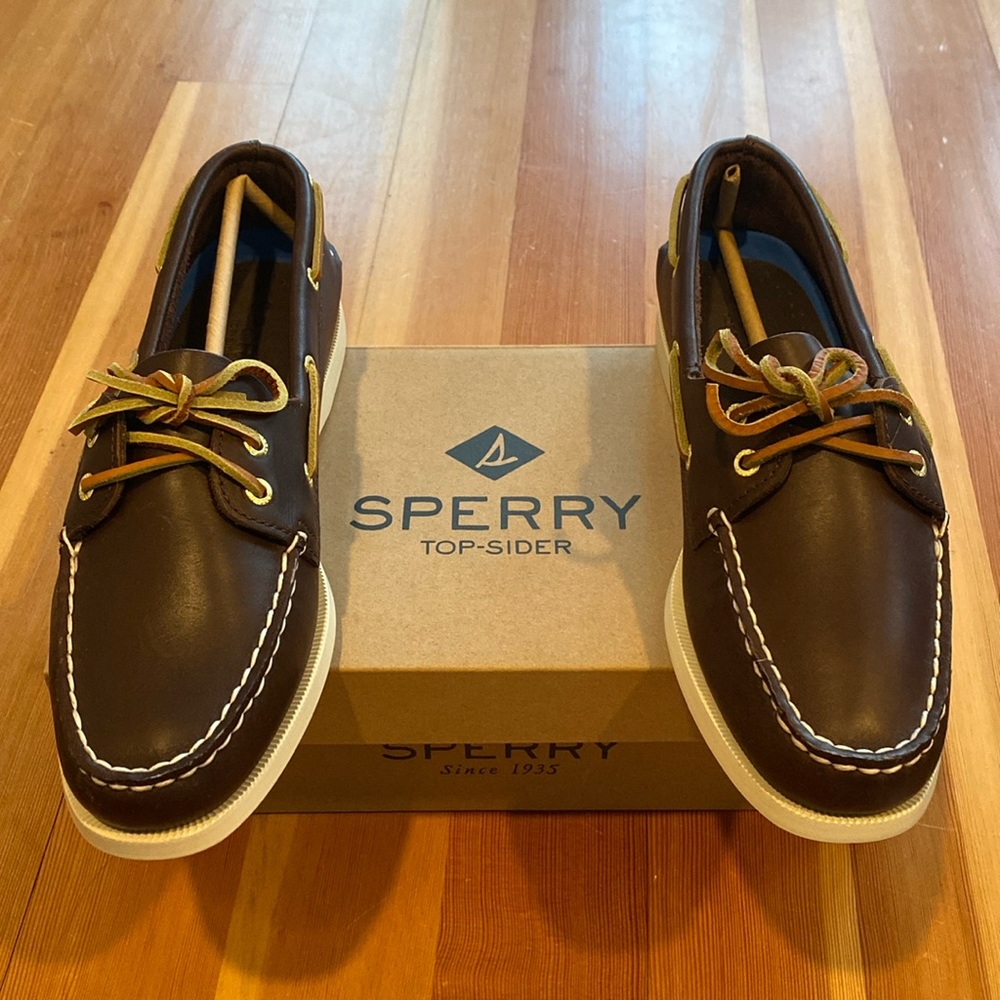 Brand new Sperry Authentic Original brown leather boat shoes